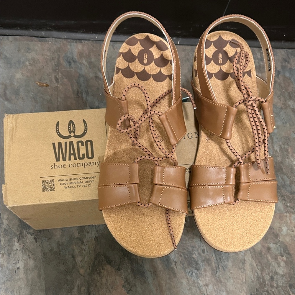 WACO Women's Tan REVITALIGN Leather LACEUP Sandals BRAND NEW IN BOX Size 9.5.